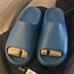 adidas yezzy slides blue color way size 13